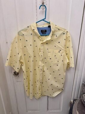 Chaps Men's Short Sleeve Button down, turtle motif